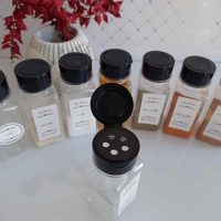 جاادویه درب مشکی پلاستیک فشرده با درب نمکپاشی